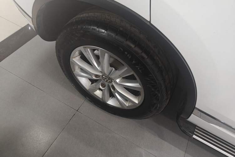 Used Volkswagen Touareg 2016 3.0 TSI Ignis Edition Right Rear Wheel Hub