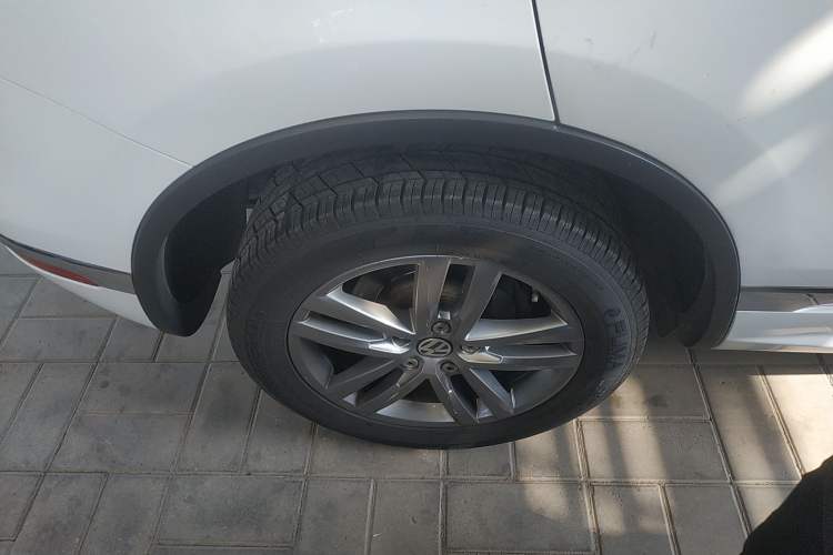 Used Volkswagen Touareg 2016 3.0 TSI High-End Version Right Rear Wheel Hub