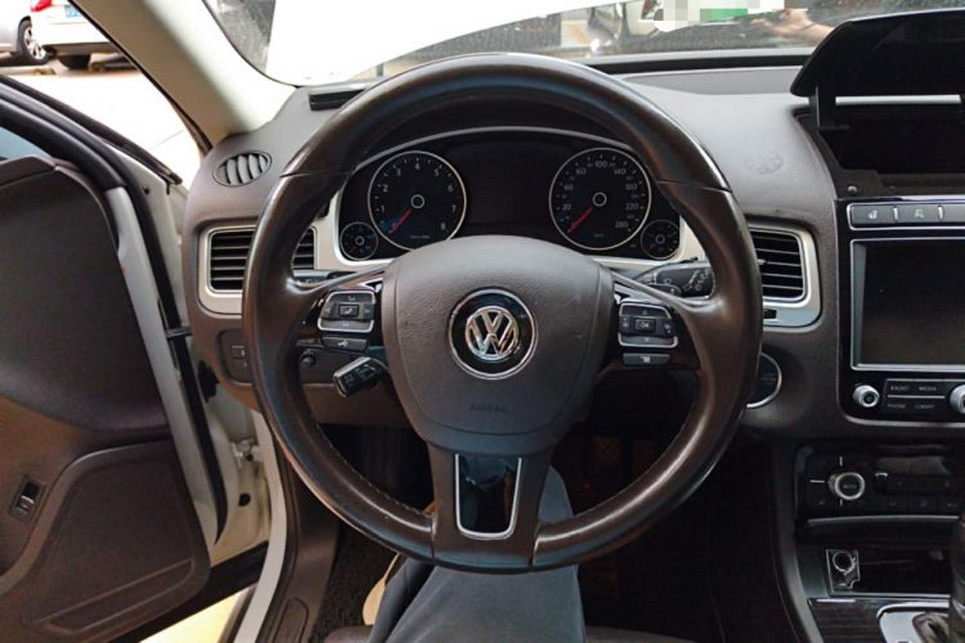 Used Volkswagen Touareg 2016 3.0 TSI High-End Version Steering Wheel