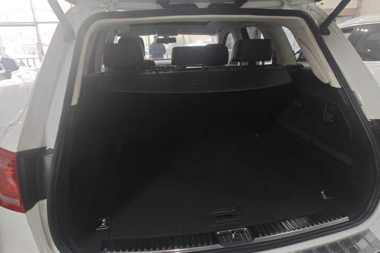 Used Volkswagen Touareg 2016 3.0 TSI Ignis Edition Trunk
