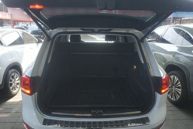 Used Volkswagen Touareg 2016 3.0 TSI High-End Version Trunk