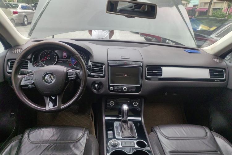 Used Volkswagen Touareg 2016 3.0 TSI Ignis Edition Center Console