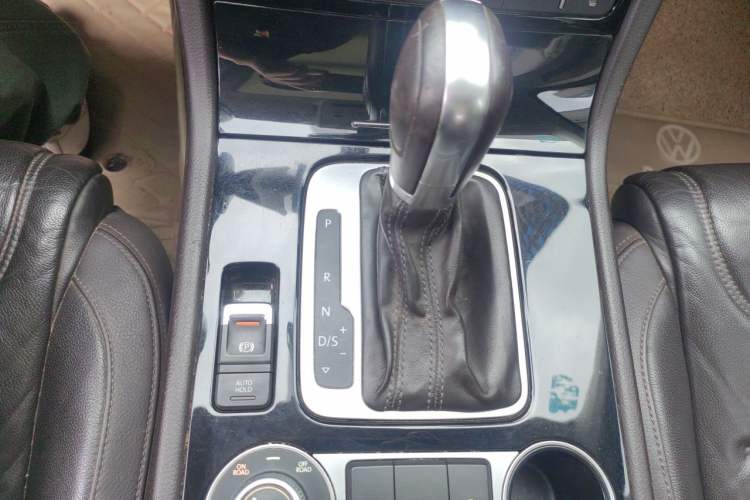 Used Volkswagen Touareg 2016 3.0 TSI Ignis Edition Gear Lever