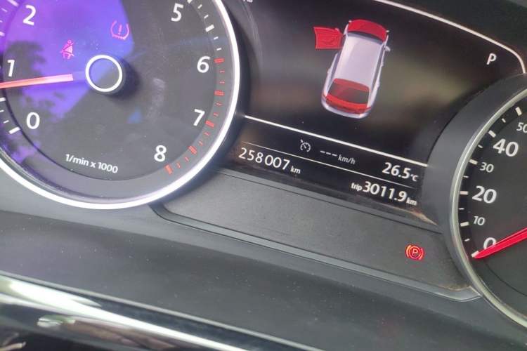 Used Volkswagen Touareg 2016 3.0 TSI Ignis Edition Odometer Close Up