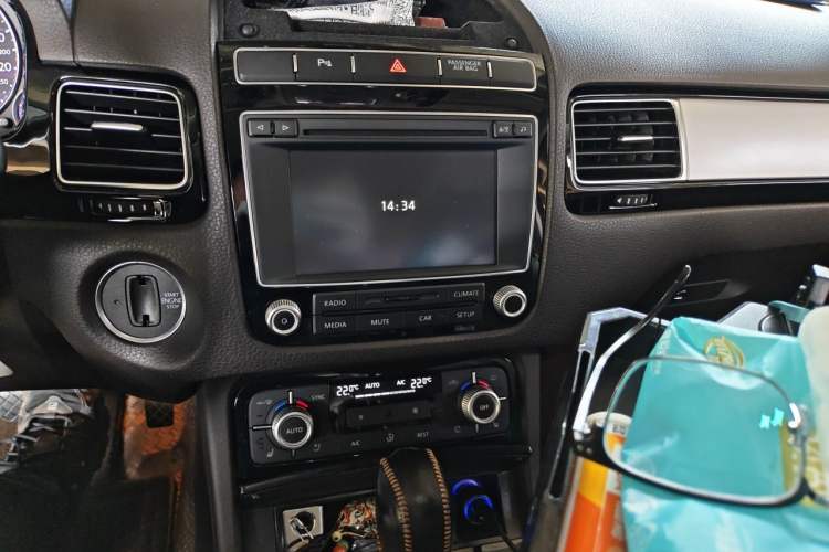 Used Volkswagen Touareg 2017 3.0 TSI Touareg Model Audio And AC Panel
