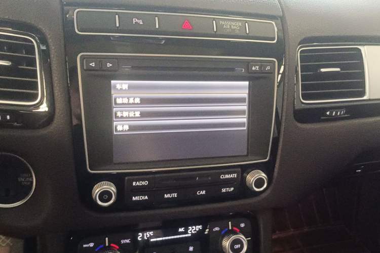Used Volkswagen Touareg 2017 3.0 TSI Touareg Model Audio And AC Panel