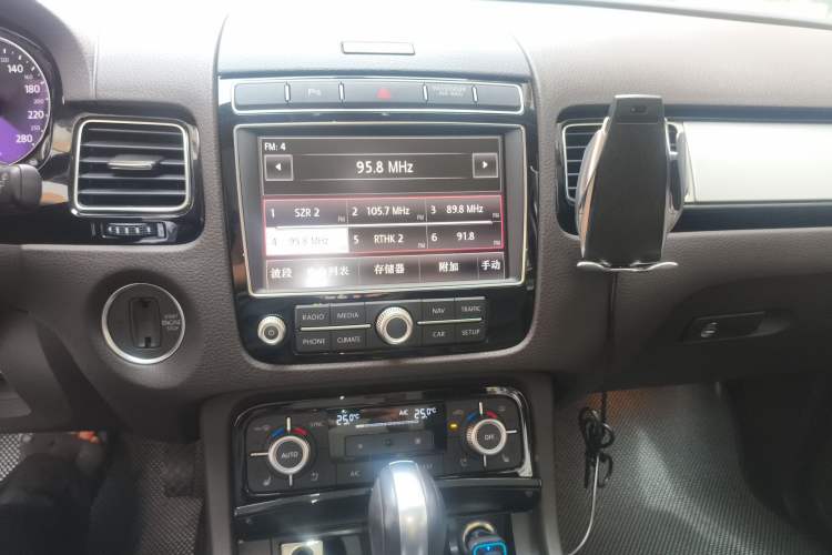 Used Volkswagen Touareg 2017 3.0 TSI Touareg Edition Audio And AC Panel