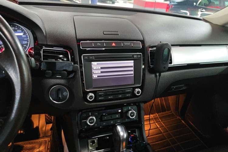 Used Volkswagen Touareg 2017 3.0 TSI Touareg Model Audio And AC Panel