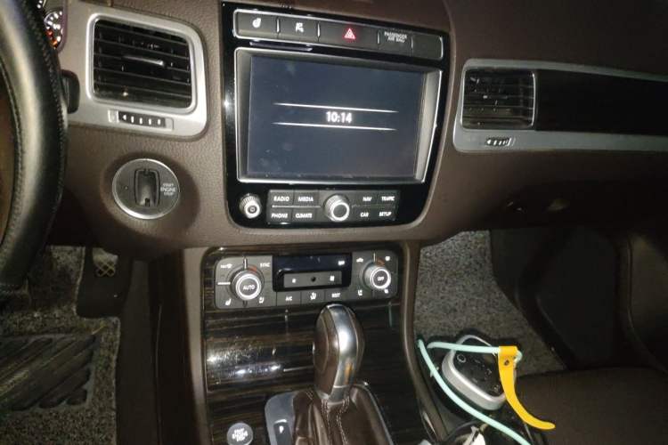 Used Volkswagen Touareg 2017 3.0 TSI Yuyue Model Audio And AC Panel
