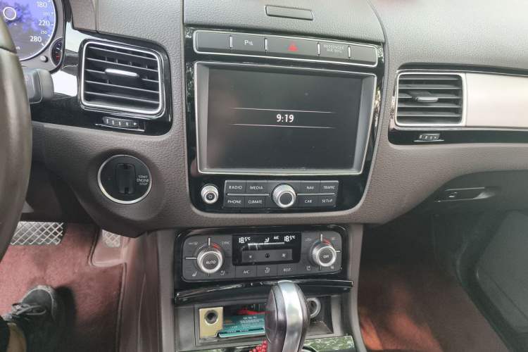 Used Volkswagen Touareg 2017 3.0 TSI Touareg Edition Audio And AC Panel