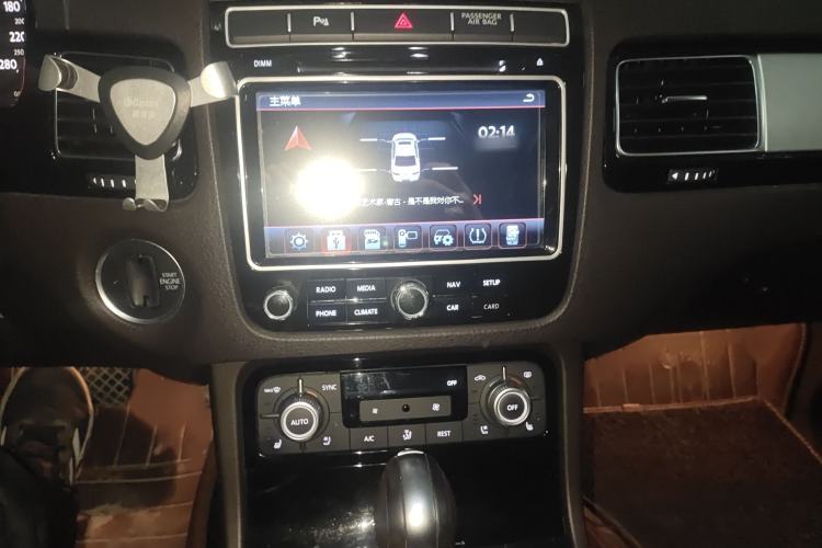 Used Volkswagen Touareg 2017 3.0 TSI Touareg Model Audio And AC Panel