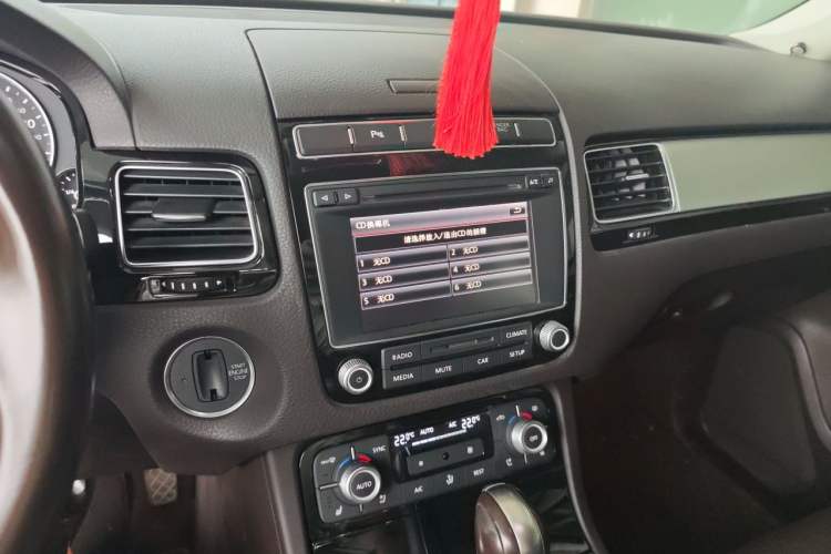 Used Volkswagen Touareg 2017 3.0 TSI Touareg Model Audio And AC Panel