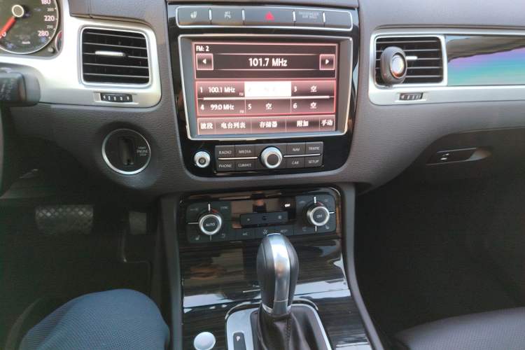 Used Volkswagen Touareg 2017 3.0 TSI Yuyue Model Audio And AC Panel