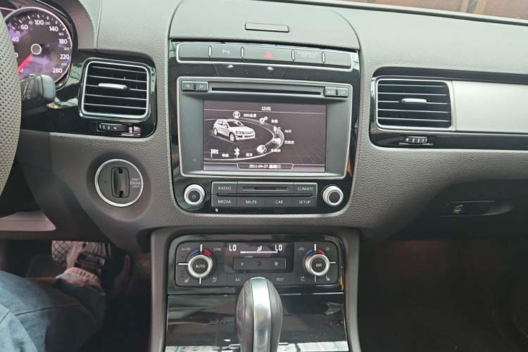 Used Volkswagen Touareg 2017 3.0 TSI Touareg Edition Audio And AC Panel
