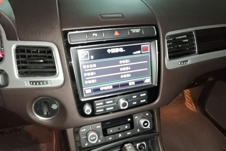 Used Volkswagen Touareg 2017 3.0 TSI Touareg Edition Audio And AC Panel