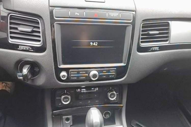 Used Volkswagen Touareg 2017 3.0 TSI Touareg Edition Audio And AC Panel