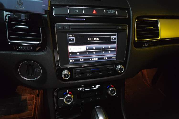Used Volkswagen Touareg 2017 3.0 TSI Touareg Model Audio And AC Panel