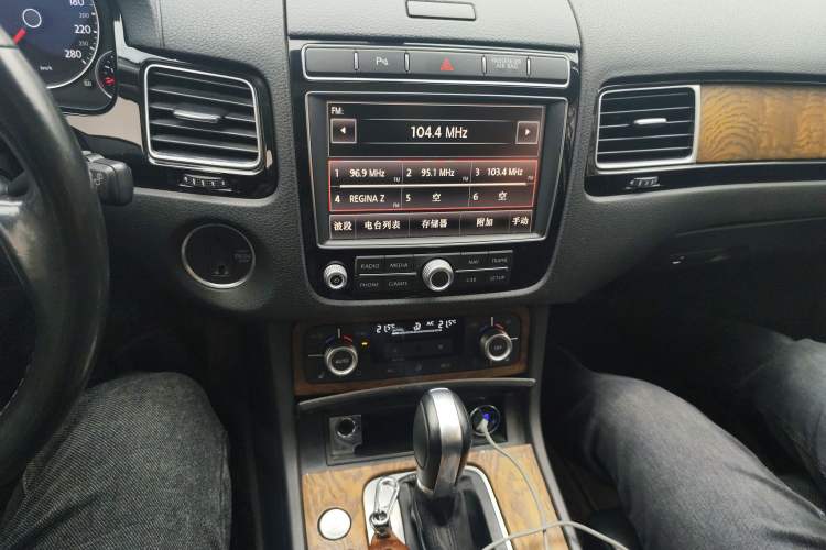 Used Volkswagen Touareg 2017 3.0 TSI Touareg Edition Audio And AC Panel