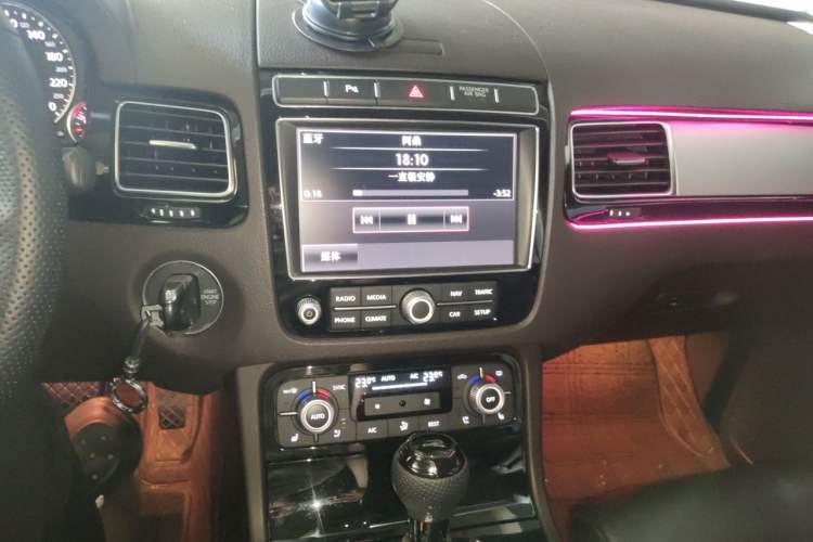 Used Volkswagen Touareg 2017 3.0 TSI Touareg Edition Audio And AC Panel