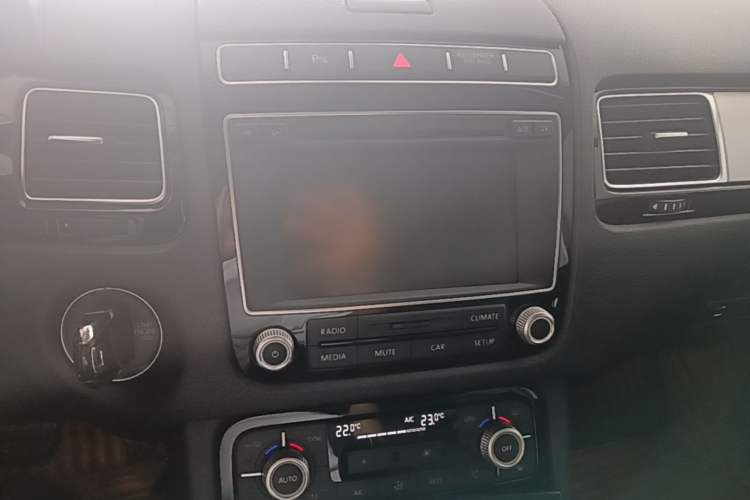 Used Volkswagen Touareg 2017 3.0 TSI Touareg Model Audio And AC Panel