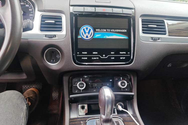 Used Volkswagen Touareg  Audio And AC Panel