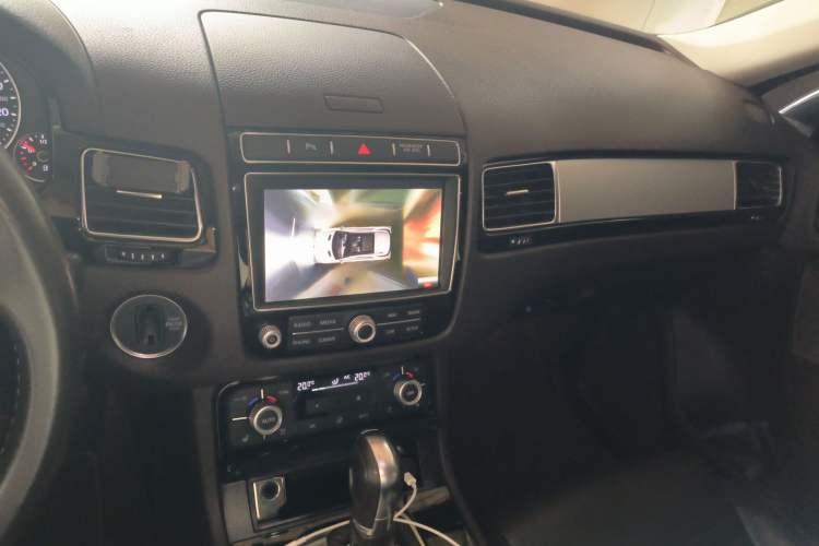 Used Volkswagen Touareg 2017 3.0 TSI Touareg Edition Audio And AC Panel