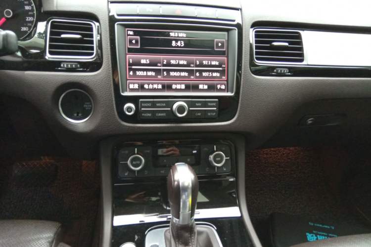 Used Volkswagen Touareg 2017 3.0 TSI Touareg Edition Audio And AC Panel