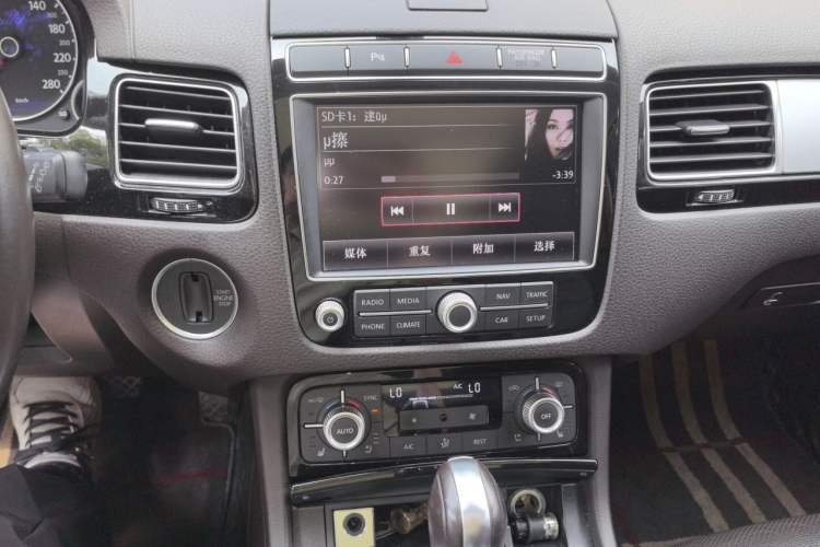Used Volkswagen Touareg 2017 3.0 TSI Touareg Edition Audio And AC Panel