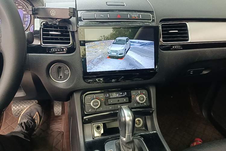 Used Volkswagen Touareg 2017 3.0 TSI Touareg Model Audio And AC Panel