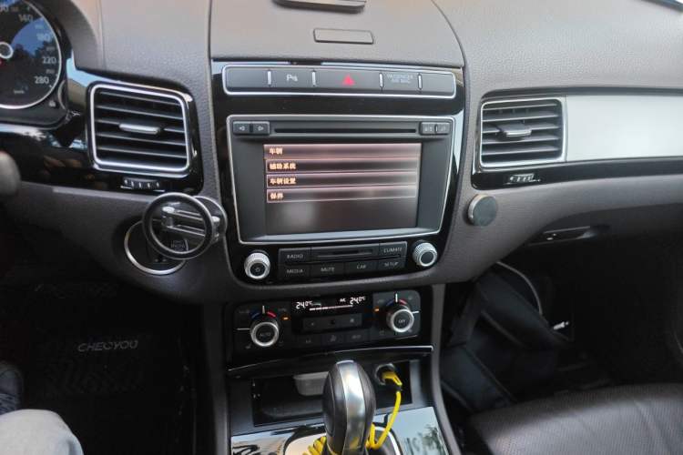 Used Volkswagen Touareg 2017 3.0 TSI Touareg Edition Audio And AC Panel