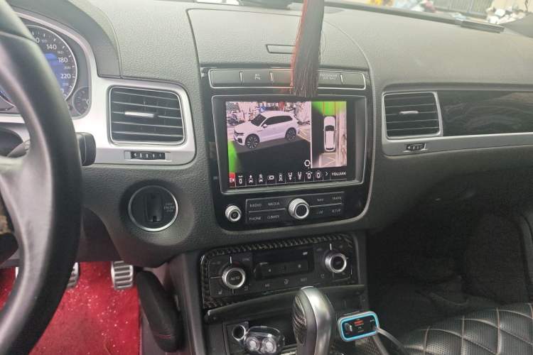 Used Volkswagen Touareg 2017 3.0 TSI Expedition Edition Audio And AC Panel