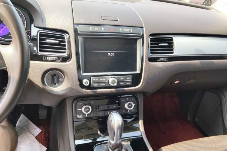 Used Volkswagen Touareg 2017 3.0 TSI Yuyue Model Audio And AC Panel