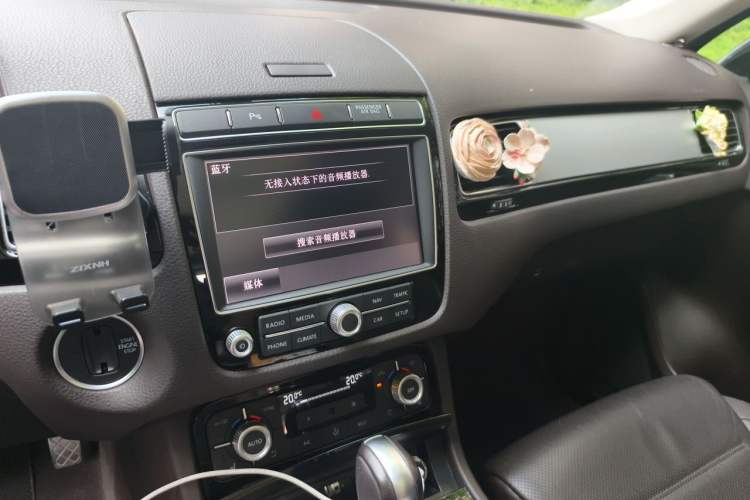 Used Volkswagen Touareg 2017 3.0 TSI Expedition Edition Audio And AC Panel