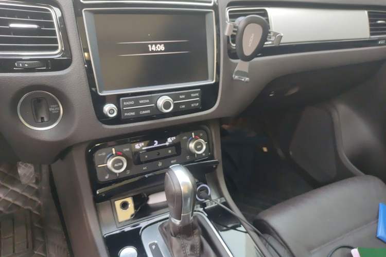 Used Volkswagen Touareg 2017 3.0 TSI Touareg Edition Audio And AC Panel