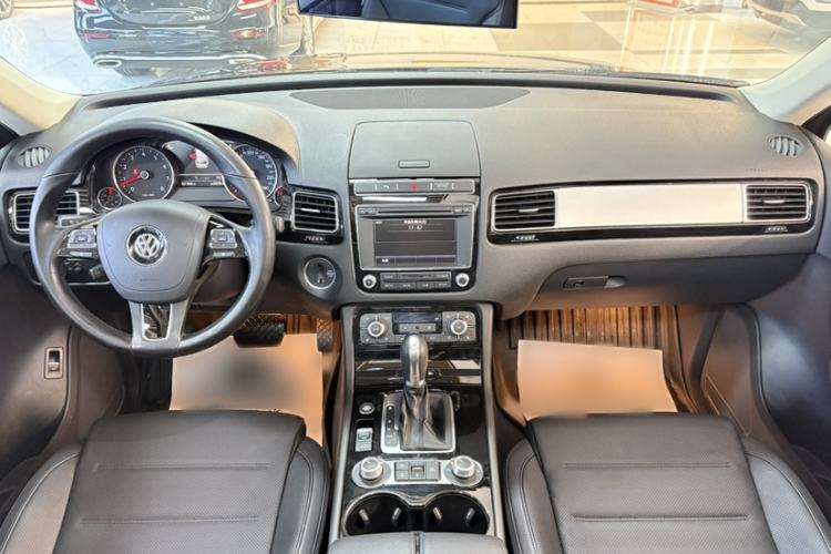 Used Volkswagen Touareg 2017 3.0 TSI Touareg Model Audio And AC Panel