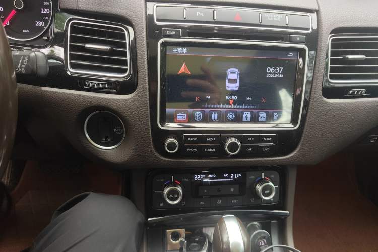 Used Volkswagen Touareg 2017 3.0 TSI Touareg Model Audio And AC Panel