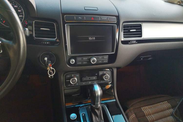 Used Volkswagen Touareg 2017 3.0 TSI Touareg Edition Audio And AC Panel