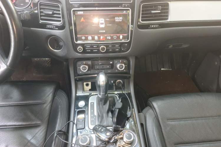 Used Volkswagen Touareg 2017 3.0 TSI Touareg Model Audio And AC Panel
