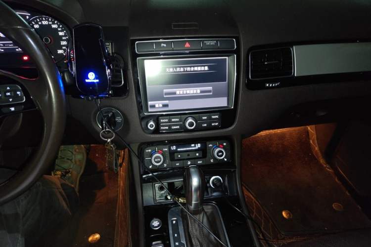 Used Volkswagen Touareg 2017 3.0 TSI Touareg Edition Audio And AC Panel