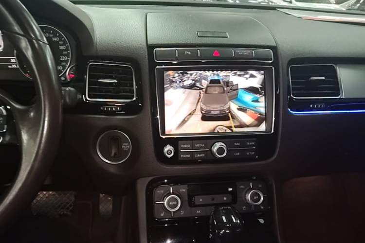 Used Volkswagen Touareg 2017 3.0 TSI Touareg Edition Audio And AC Panel
