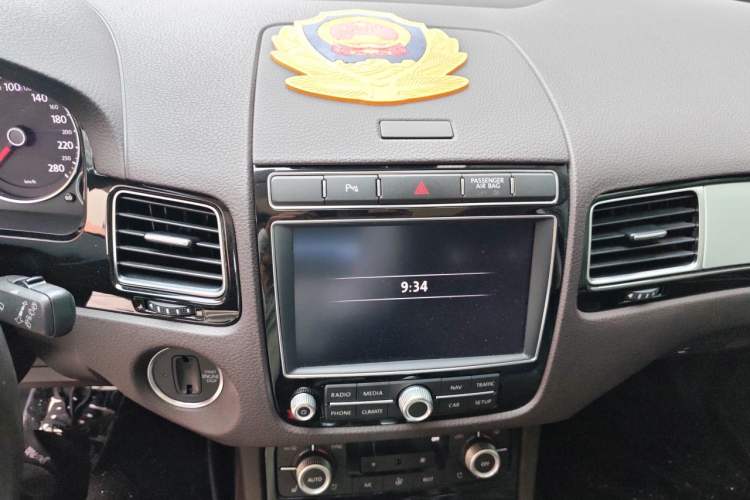 Used Volkswagen Touareg 2017 3.0 TSI Touareg Edition Audio And AC Panel