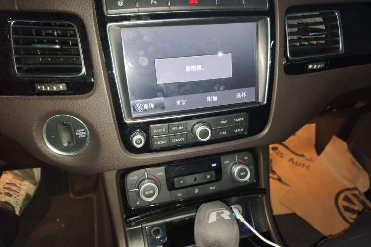 Used Volkswagen Touareg 2017 3.0 TSI Touareg Edition Audio And AC Panel
