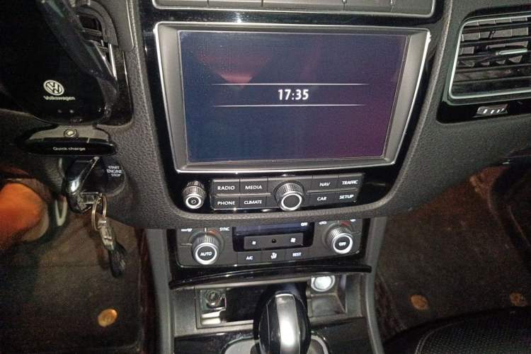 Used Volkswagen Touareg  Audio And AC Panel