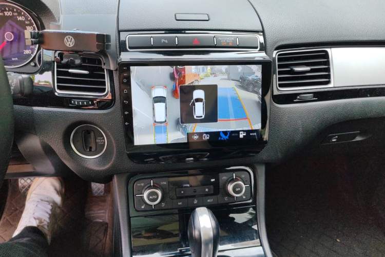 Used Volkswagen Touareg 2017 3.0 TSI Touareg Model Audio And AC Panel