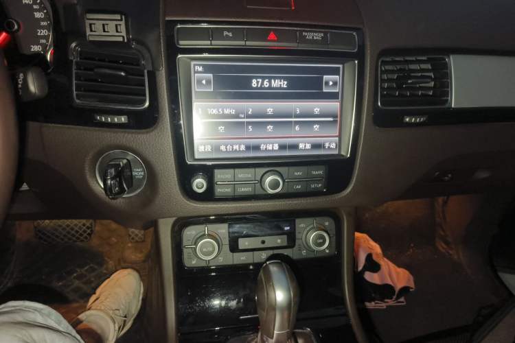 Used Volkswagen Touareg 2017 3.0 TSI Touareg Edition Audio And AC Panel