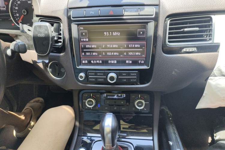 Used Volkswagen Touareg 2017 3.0 TSI Touareg Edition Audio And AC Panel