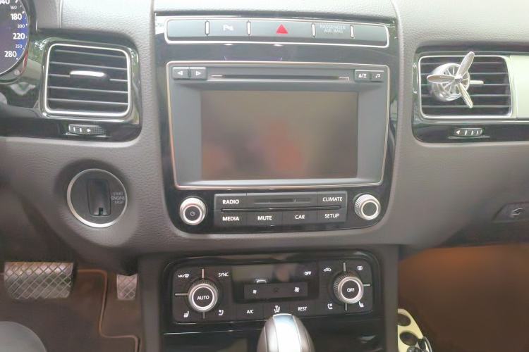 Used Volkswagen Touareg 2017 3.0 TSI Touareg Model Audio And AC Panel