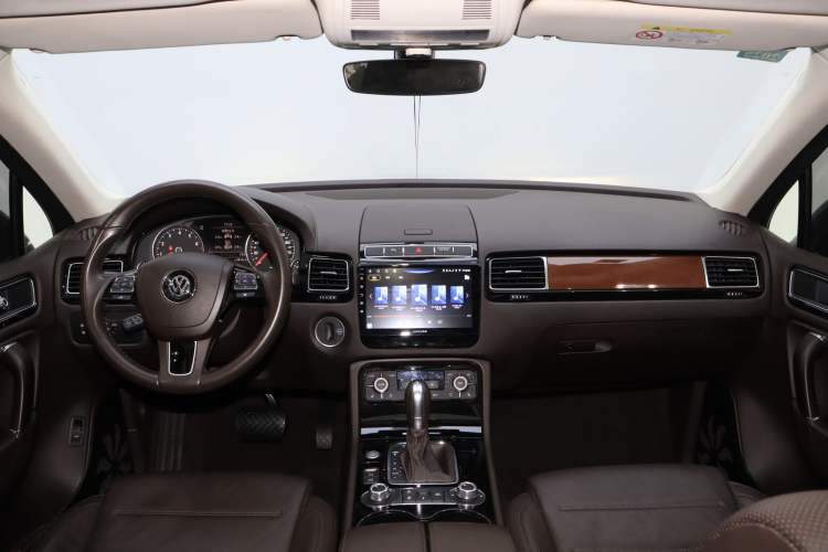 Used Volkswagen Touareg 2017 3.0 TSI Touareg Model Audio And AC Panel