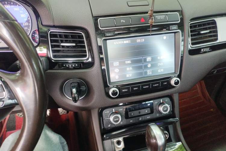 Used Volkswagen Touareg 2017 3.0 TSI Touareg Model Audio And AC Panel