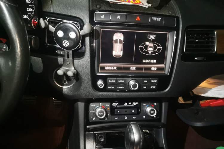 Used Volkswagen Touareg 2017 3.0 TSI Executive Edition Audio And AC Panel